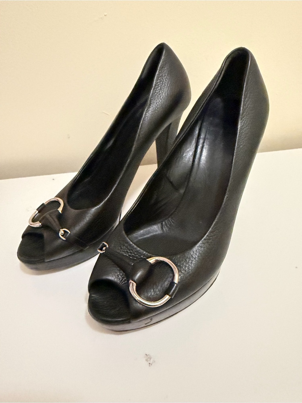 GUCCI Black Leather Horsebit Court Peep Toe Heels 38.5/8 Made In Italy